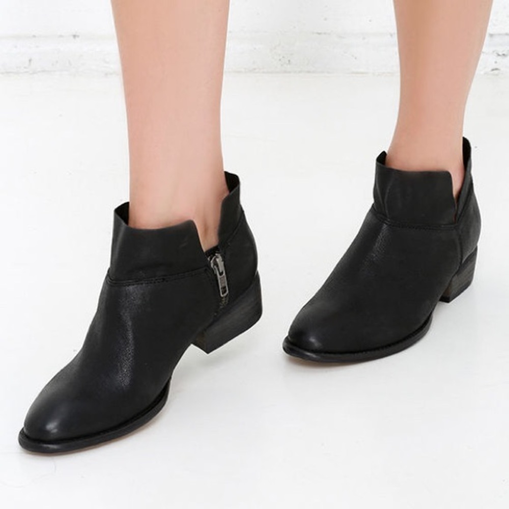 Seychelles Snare Black Leather Ankle Boots
